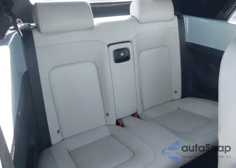 2010 Volkswagen New Beetle 2.5L Final Edition из США, поврежденный, VIN 3VWRW3AL0AM007204